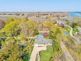1545 Indian Neck Ln, Peconic, NY 11958