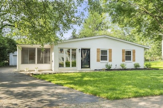 895 Caniff Rd, Columbus, OH 43221