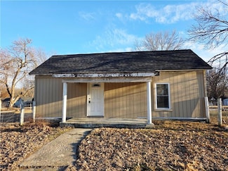 407 W 23rd St, Higginsville, MO 64037