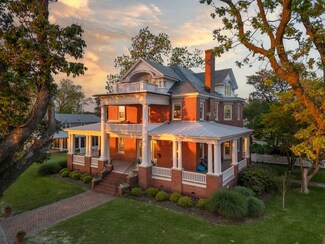 306 Bay Ave, Cape Charles, VA 23310