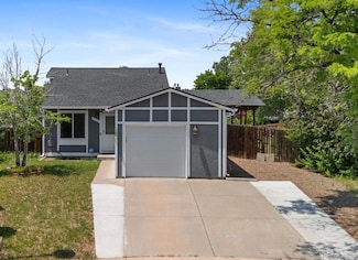 3895 S Truckee Ct, Aurora, CO 80013