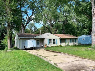1332 SW 30th St, Topeka, KS 66611