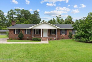 104 S Dimock Rd, Washington, NC 27889