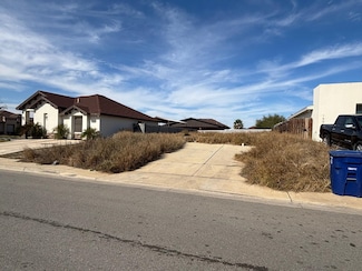 1604 Doctora Eve Perez Ln, Laredo, TX 78046