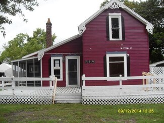704 N Clark St, Nappanee, IN 46550