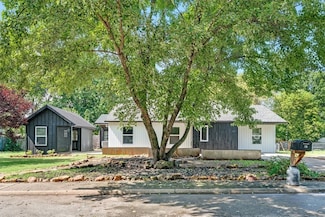 87 James St, Farmington, AR 72730