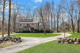 20 Schoolhouse Rd, Waccabuc, NY 10597