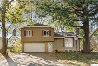 607 Mikelluke Cir, Papillion, NE 68046