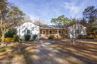 365 E New Jersey Ave, Southern Pines, NC 28387