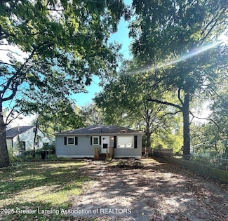 1523 Biltmore Blvd, Lansing, MI 48906