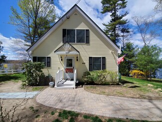 906 Memorial Dr, Winthrop, ME 04364