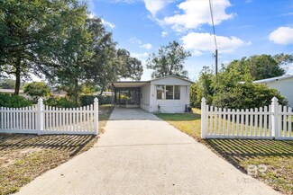 1681 Santa Cruz Dr, Lillian, AL 36549