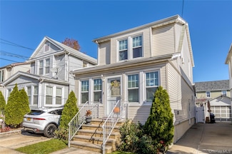 9257 246th St, Floral Park, NY 11001
