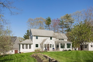39 Pine Mountain Rd, Cape Neddick, ME 03902