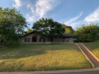 1033 Wedgewood Dr, Woodway, TX 76712