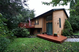 7 Sampan Ave, Jamestown, RI 02835