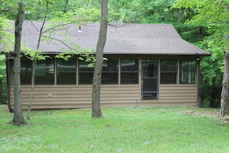 387 Mohican Ln, Sugar Grove, OH 43155