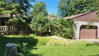869 Balmer Rd, Youngstown, NY 14174