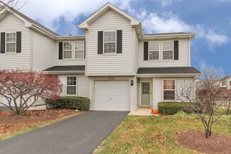1235 Whispering Hills Dr Unit 1235, Naperville, IL 60540