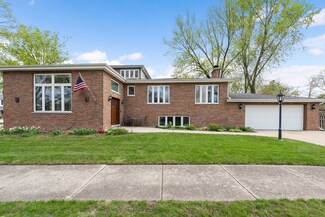 696 Lombardy Ln, Deerfield, IL 60015