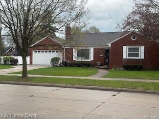 1220 Elford Ct, Grosse Pointe Woods, MI 48236