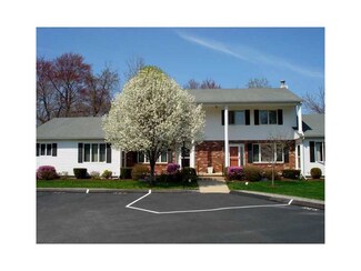 400 Commonwealth Ave Unit 3, Warwick, RI 02886