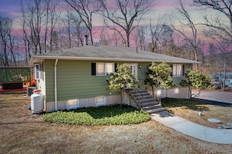 136 Oak Ln, Cresco, PA 18326