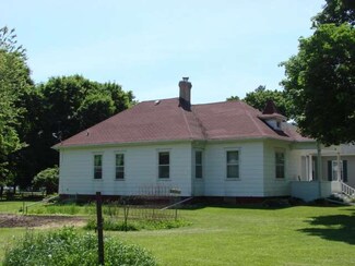312 E 2nd St, Tampico, IL 61283