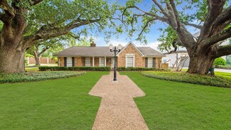 811 Piedmont St, Sugar Land, TX 77478