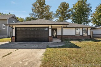 9442 E Cherrywood Dr, Claremore, OK 74019