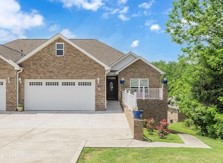 2027 Glacier Ave, Sevierville, TN 37862