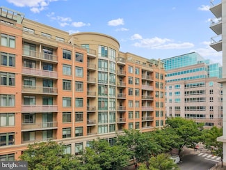 3625 10th St N Unit 303, Arlington, VA 22201