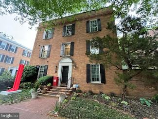 2538 Queen Annes Ln NW, Washington, DC 20037