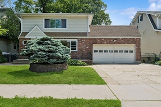 50 Christabel St, Lynbrook, NY 11563