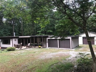 165 Rock Pool Rd, Acme, PA 15610