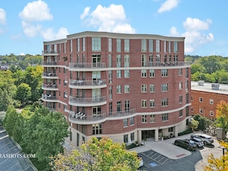 520 S Washington St Unit 201, Naperville, IL 60540