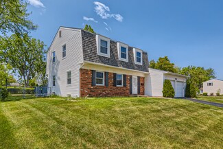 424 N Salem Dr, Schaumburg, IL 60194