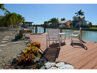 156 Trinidad St, Naples, FL 34113