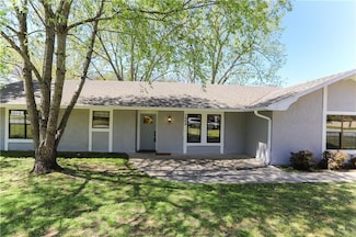 1005 Robinhaven Dr, Bentonville, AR 72712