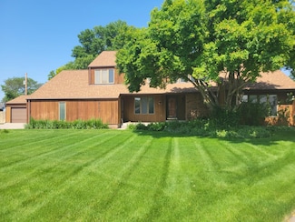 2108 Oak Park Place, Columbus, NE 68601