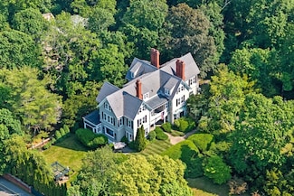 51 Cliff St, Nahant, MA 01908