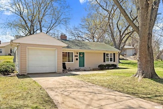 330 W Stonegate Rd, Peoria, IL 61614
