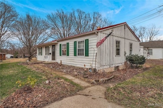 17 Washington St, Silver Creek, NY 14136