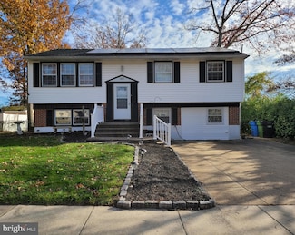 102 Sherwood Dr, Blackwood, NJ 08012