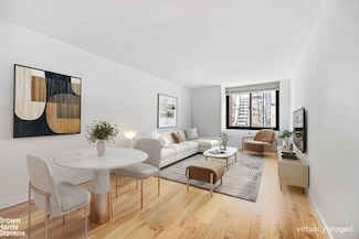 515 E 72nd St Unit 5F, New York, NY 10021