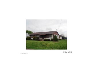 1429 Hocking Rd, Belpre, OH 45714