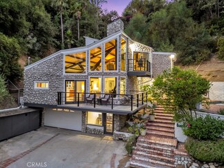 4631 Ensenada Dr, Woodland Hills, CA 91364