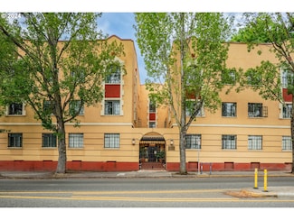 2829 SE Belmont St Unit 101, Portland, OR 97214