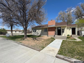 521 N 6th St E, Riverton, WY 82501