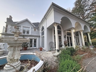 19 Powder Hill Rd, Saddle River, NJ 07458